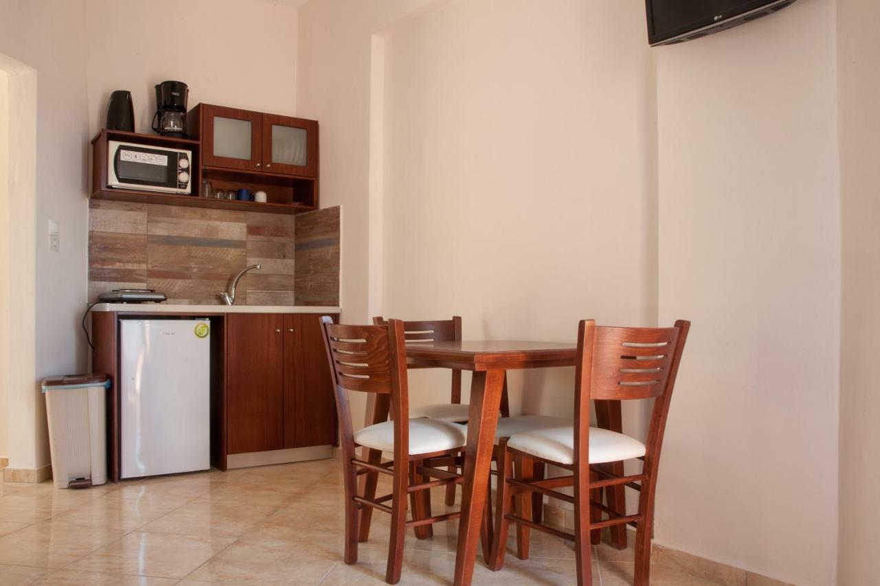 Ekavi Apartments Agia Marina Exterior foto