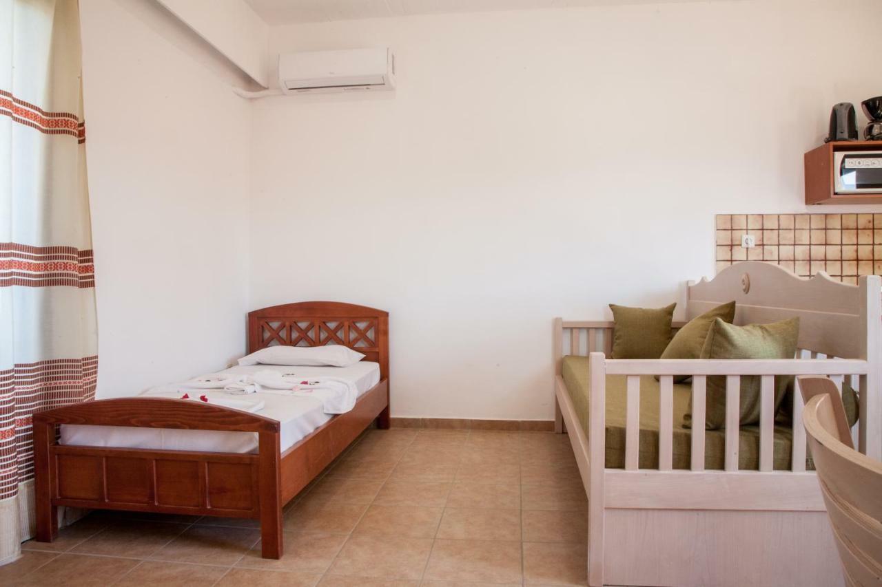 Ekavi Apartments Agia Marina Exterior foto